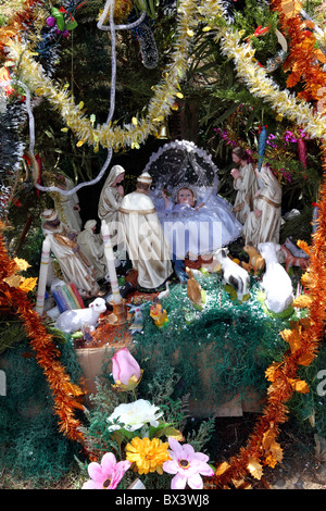 Krippe (Nacimiento, Pesebre, Portal oder Belen in Spanisch genannt) auf Weihnachtsmarkt, La Paz, Bolivien Stockfoto