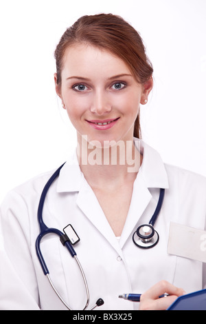 Porträt einer positiven lächelnde Frau in medizinischen Uniform. Isoliert auf einem weißen. Stockfoto