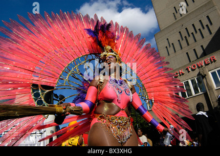 Frau Carina Kostüm auf dem Notting Hill Carnival in London. Stockfoto