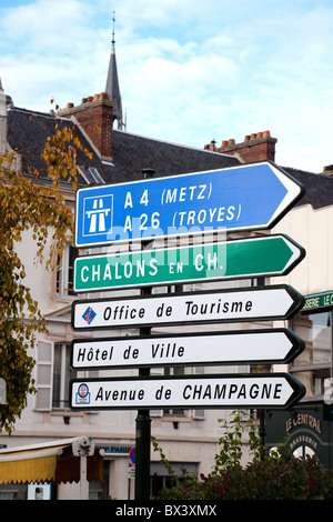 Französisch-Verkehrszeichen in der Mitte der Champgagne Stadt von Epernay, Ile de France Frankreich Stockfoto