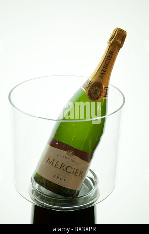 Eine Flasche Champagner Mercier auf dem Display, Mercier Champagnerhaus, Avenue de Champagne Epernay, Frankreich Stockfoto