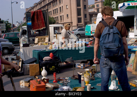 Paris, Frankreich, People Shopping auf der French Street, Flohmarkt, Brocante vintage auf dem Bürgersteig Stockfoto