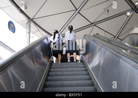 Rolltreppe von einer u-Bahnstation in Bangkok Stockfoto