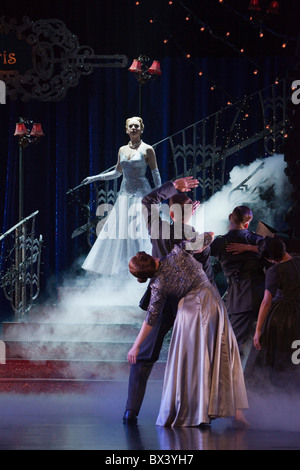 Matthew Bourne Cinderella am Sadler es Wells Theatre, Kerry Biggin als Cinderella Stockfoto