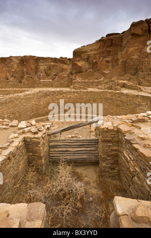 Indianischen Anasazi große Kiva in Pueblo Bonito, Chaco Kultur National Historic Park im Chaco Canyon, New Mexico, USA. Stockfoto