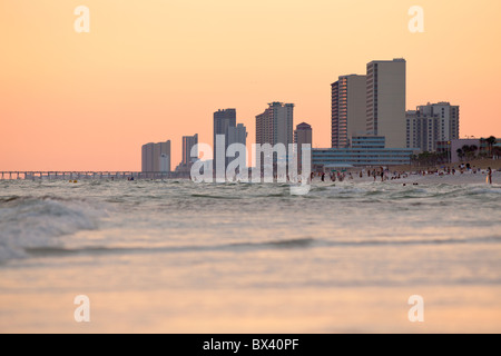 Panama City Beach, Florida-Skyline bei Sonnenuntergang. Stockfoto