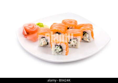 Bild von Philadelphia Maki Sushi-Rollen serviert mit eingelegtem Ingwer und wasabi Stockfoto