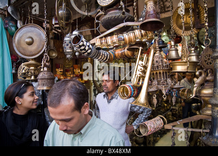 Verkauf von Schmuck und Schmuckstücke in Neu-Delhi, Indien der Straßenbasar Stockfoto