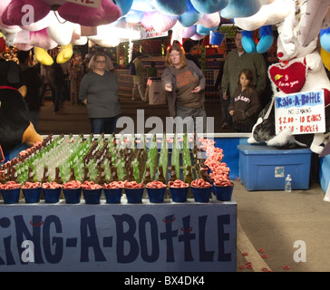 Ring toss Spiel an der North Carolina State Fair, Raleigh NC USA Stockfoto