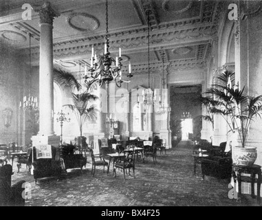 Die Lounge im Hotel Metropole London um 1910; Schwarz / weiß Foto Stockfoto