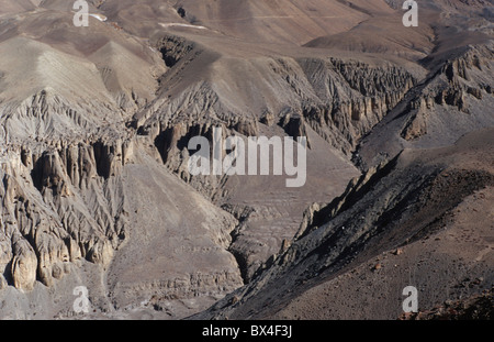 trockene Wüste Erosion Einwohner resident Nepali ethnischer Minderheiten ethnischen Gruppe Stamm Thakali Gurung Bhotia Bho Stockfoto