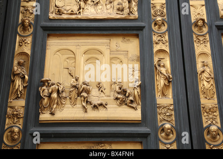 Das bronzene Taufbecken Türen in Florenz Italien Stockfoto