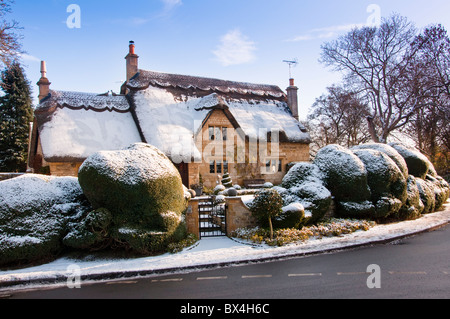 Ein Reetdachhaus in Cotswold-Dorf von Chipping Campden. England Stockfoto