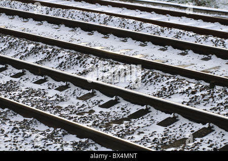 Bahnstrecke in Schneeverhältnissen, UK Stockfoto