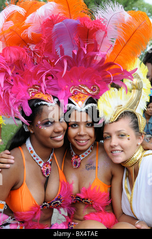 Drei schöne Toronto Caribana Prinzessinnen frisch aus der Glut der Parade 2010. Stockfoto