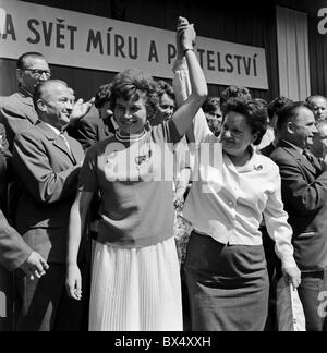 Die erste Frau im Weltraum, sowjetische Astronaut Valentina Tereskovova in Pilsen, Tschechoslowakei 1963. (CTK Foto/Karel Melvald)) Stockfoto