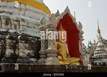 Ein Buddha im Wat Buppharam in Chiang Mai in Thailand. Stockfoto