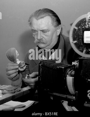 Marionette Filmemacher Jiri Trnka in seinem Atelier, Februar 1962. CTK Foto/Karel Mevald Stockfoto