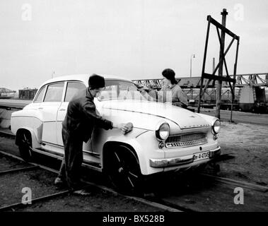 Auto mit Schienenräder, Wartburg Stockfoto