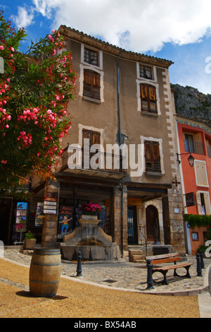 Französische Dorf Moustiers-Sainte-Marie in der Verdon-Tal, Provence Frankreich, Europa. Stockfoto