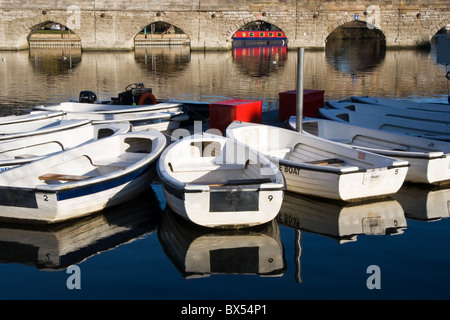 Mieten Sie Boote am Fluss Avon, Stratford-upon-Avon, Warwickshire, England, UK Stockfoto