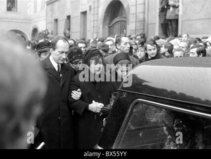 Jan Palach, Jiri Palach, Libuse Palachova, Beerdigung, Sarg, Prozession Stockfoto