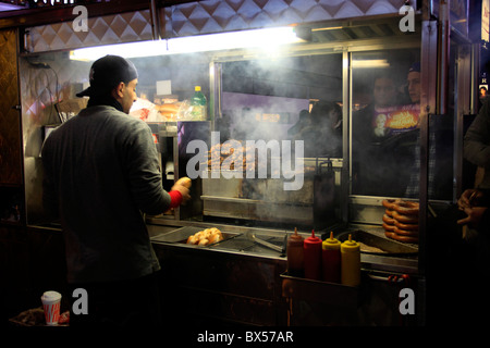 Hot Dog Wagen Vendor, Times Square, Manhattan, New York City Stockfoto