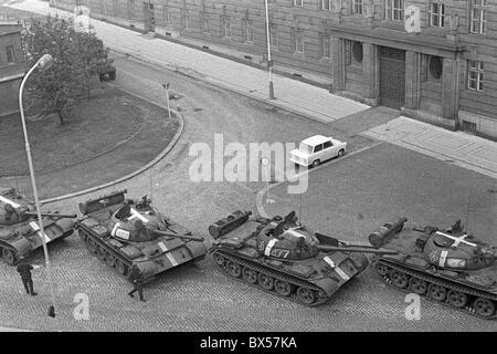 gepanzertes Fahrzeug, Soldaten, ZK der kommunistischen Partei, Tank, Sitz, Prag Stockfoto