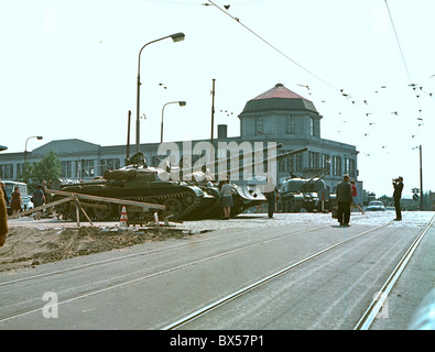 Truppen der Sowjetunion und der Warschauer Pakt Verbündeten drangen Tschechoslowakei am 21. August 1968, politische zu stoppen Stockfoto