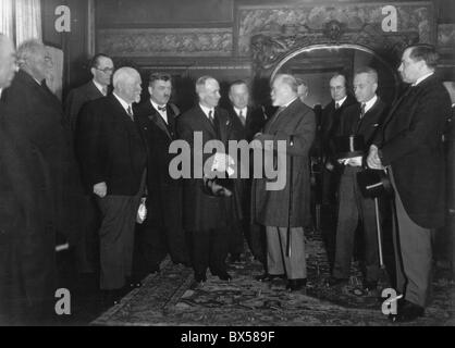 Der französische Außenminister Louis Barthou trifft sich mit tschechoslowakischen Außenminister Edvard Benes 1934. Stockfoto