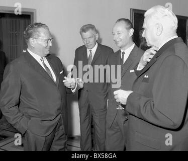 Josip Broz Tito, Alexander Dubcek, Ludvik Svoboda, Josef Smrkovsky, Prager Burg Stockfoto