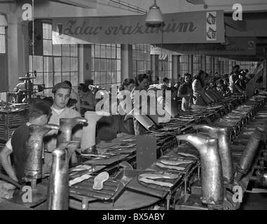 Tschechoslowakei - Gottwaldov 1950. Schuh-Fabrikarbeiter von Svit Schuhherstellung Fabrik beschäftigt. Diese Pflanze wurde früher im Besitz von Stockfoto