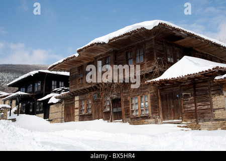 Architektonische Reserve Zheravna im Winter; Bulgarien Stockfoto