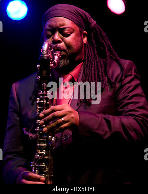 Jazz-Saxophonisten Courtney Pine auf der Bühne, 2010 Stockfoto
