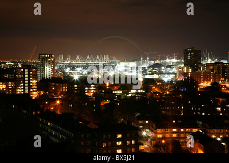 Dachlinie Blick auf das Olympiastadion im Olympic Park in Stratford entlehnt Bromley Bow, London, UK Stockfoto