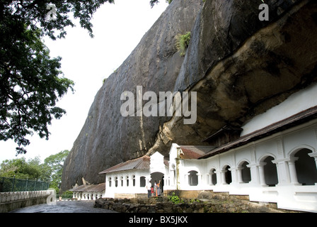 Außenseite des Royal Rock Höhlentempel, in natürlichen Höhlen in Granit, Dambulla, Sri Lanka, Asien Stockfoto