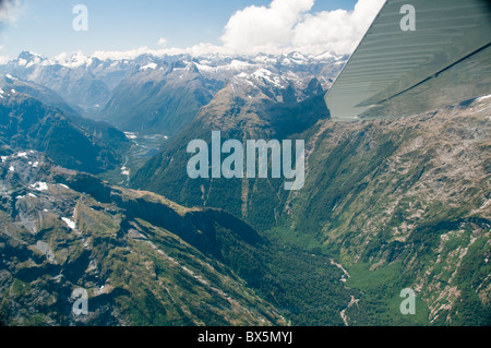 Südalpen, Arial Fotografie zum Milford Sound, Täler, schneebedeckte Berge, Souther Island Neuseeland Stockfoto