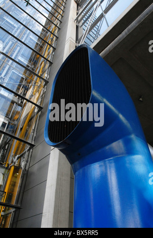 Heizung und Dienstprogramm Infrastruktur außerhalb der Gebäude London UK Stockfoto