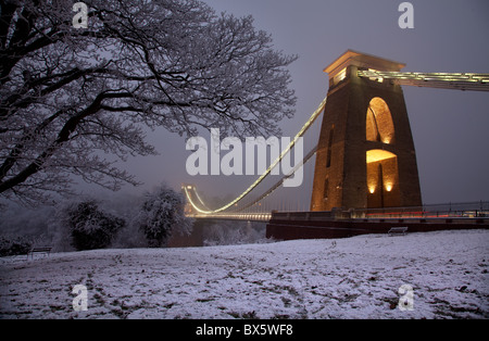 Clifton Suspension Bridge in Bristol in der Dämmerung im winter Stockfoto