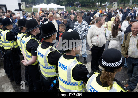 Polizei Linie Cordon Block der Hauptstraße in Appleby, Cumbria, UK Stockfoto