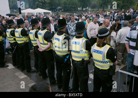 Polizei-Linie Cordon Block der Hauptstraße in Appleby, Cumbria, UK, Juni 2010 Stockfoto