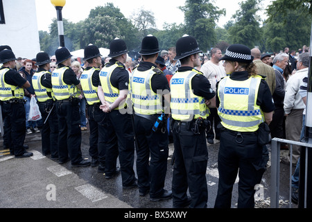 Polizei Linie Cordon Block der Hauptstraße in Appleby, Cumbria, UK Stockfoto