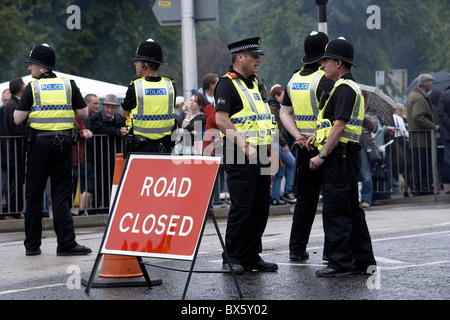 Polizei Linie Cordon Block der Hauptstraße in Appleby, Cumbria, uk Stockfoto