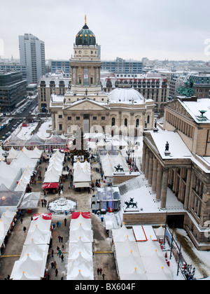 Ansicht der jährliche Weihnachtsmarkt auf dem Gendarmenmarkt in Mitte Berlin Deutschland Stockfoto