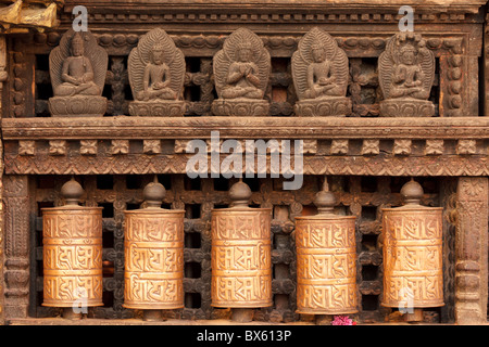 tibetische Gebetsmühlen am Affentempel, Kathmandu, Nepal Stockfoto