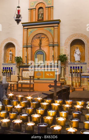 Altar der Kirche in Mission Basilica San Diego de Alcala, San Diego, Kalifornien, Vereinigte Staaten von Amerika, Nordamerika Stockfoto