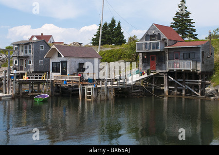 Szene um blauen Felsen in Lunenburg Harbour, Nova Scotia, Kanada, Nordamerika Stockfoto