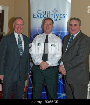 Matt Bagott, Chief Constable, Police Service of Northern Ireland mit John Hunter CB (links) und Peter McNaney Stockfoto