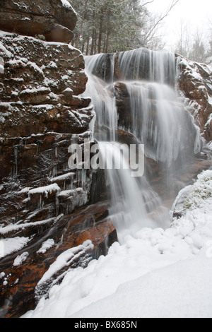 Franconia Notch State Park - Lawine fällt in Lincoln, New Hampshire, USA. Dieser Wasserfall befindet sich in der Flume Gorge. Stockfoto