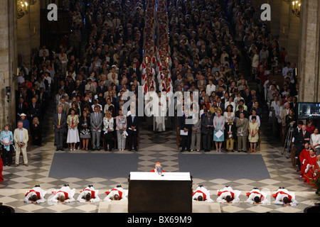 Priester-Ordinationen in Notre Dame de Paris Kathedrale, Paris, Frankreich, Europa Stockfoto